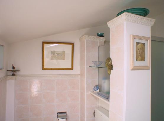 1_small_bathroom___2.JPG