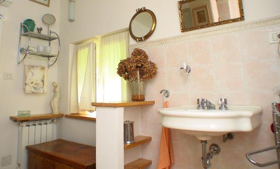 1_small_bathroom___3.JPG