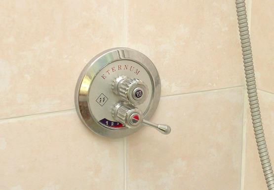 1_small_bathroom___4.JPG