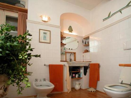 3_big_bathroom__3.JPG