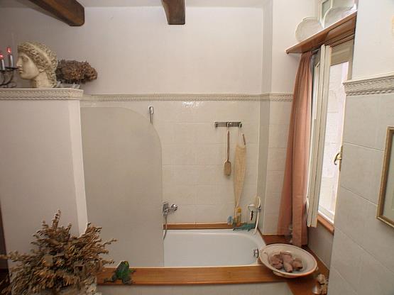 3_big_bathroom__4.JPG